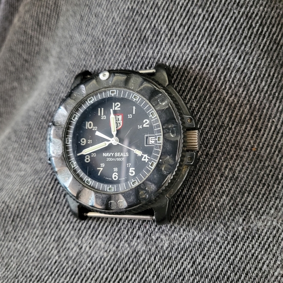 Watch - Picture 1 of 2
